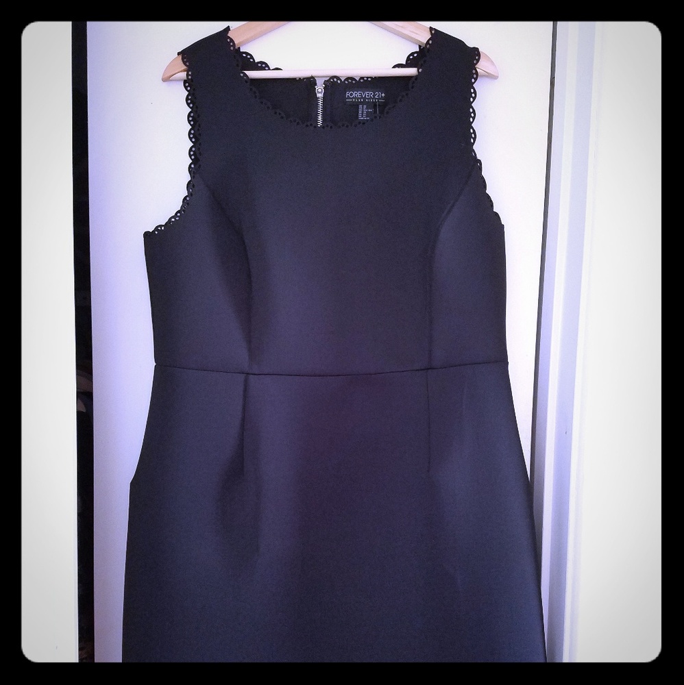 NWT Flattering Black Scuba dress Forever 21
